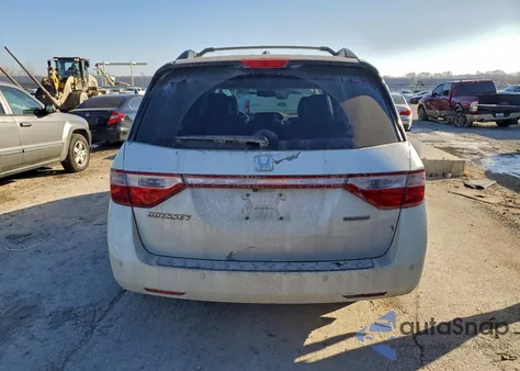 2013 Honda Odyssey Touring z USA, uszkodzony, nr VIN 5FNRL5H90DB009013